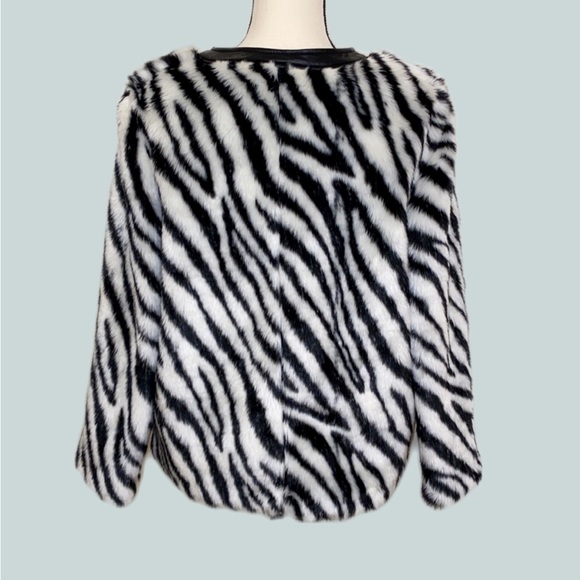 🦓 WD.NY Faux Zebra Jacket 🦓 - Picture 2 of 6